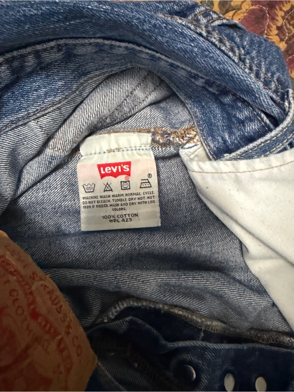 Medium wash vintage Levi’s - Picture 5 of 6